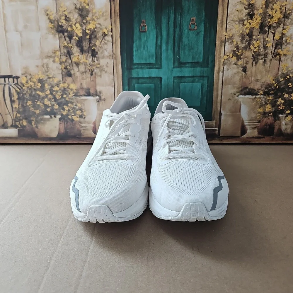 New Under Armour HOVR Sonic 6 White Silver Shoes 3026121-100 Men's 12.5  Shoes